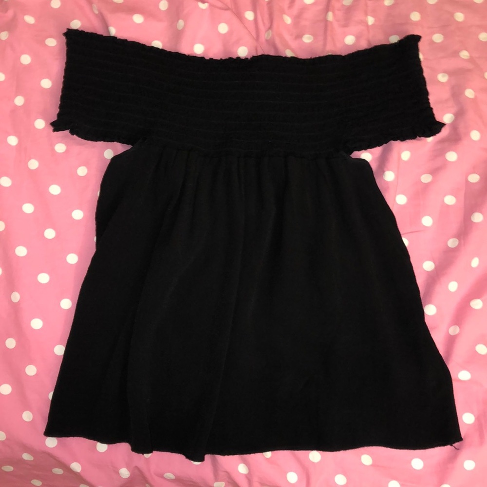 Brandy Melville off the shoulder top